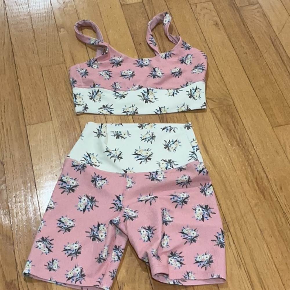Beach Riot Women’s Floral Pink and Cream Set Sports Bra + Shorts Size XS